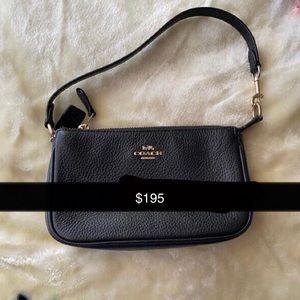 Selling a good condition coach purse